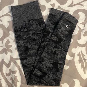 Gymshark camo scrunch leggings, size SMALL!